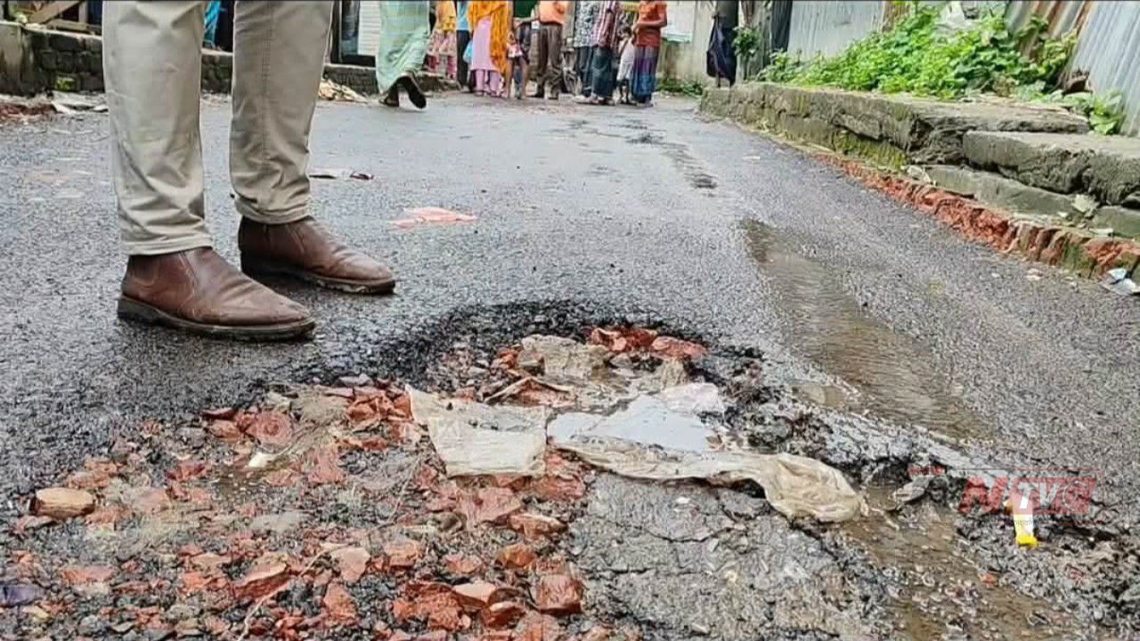 মির্জাপুরে রাস্তার কাজে অনিয়ম, বিল আটকে দিলেন উপজেলা প্রকৌশলী মনিরুল সাজ রিজন