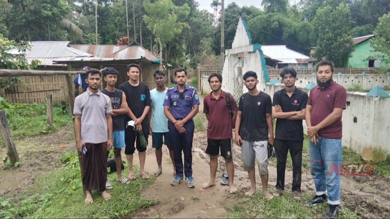 ৯৯৯-এ ফোনে ১০ পর্যটক ঢাকা ইন্টারন্যাশনাল ইউনিভার্সিটির শিক্ষার্থী উদ্ধার 
