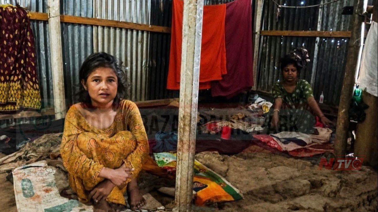 দেড় দশক ধরে শিকল বন্দী দুই বোনের জীবন 