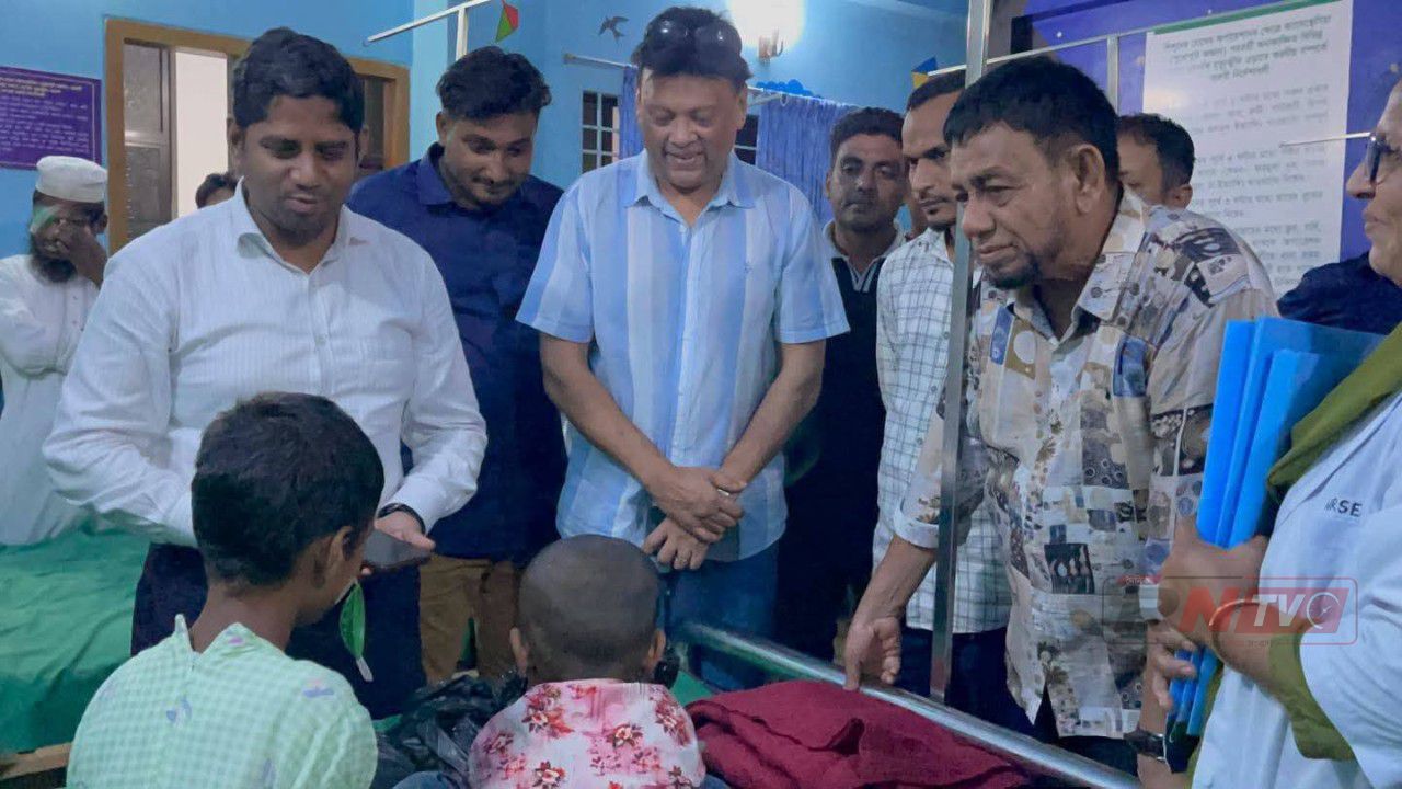একই পরিবারের জন্মান্ধ ১১জনের মধ্যে তিন জনের আলো ফিরেছে; বাকিদের প্রস্তুতি চলছে 