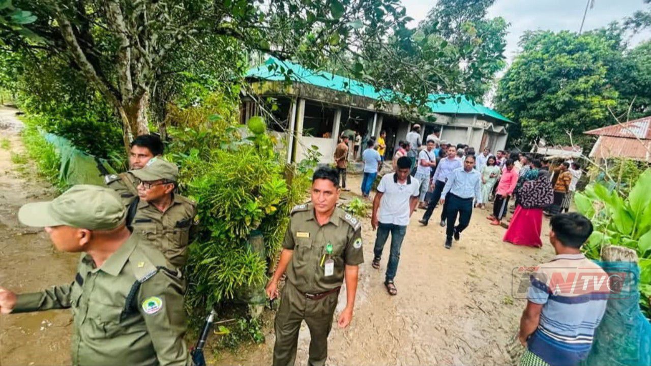 ফলন্ত গাছ কেটে ফেলার ঘটনায় তদন্ত কমিটির ঘটনাস্থল পরিদর্শন