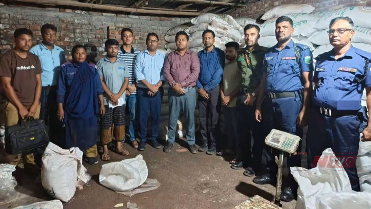 সিংড়ায় অবৈধ সার বালাইনাশক মজুদ, দুই ব্যবসায়ীকে ৯০ হাজার টাকা জরিমানা