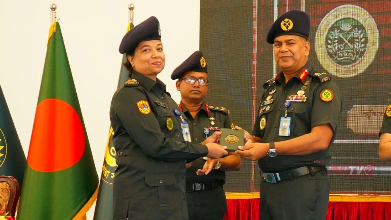 জেলখানায় কর্মদক্ষতার উপরে আইজিপি প্রিজন এওয়ার্ড পেয়েছেন সুনামগঞ্জের জেলার শাহনাজ বেগম