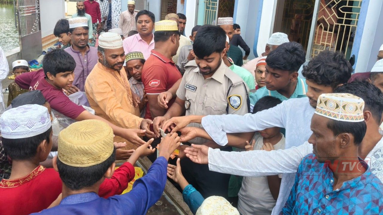 আতাহার কেন্দ্রীয় জামে মসজিদে মাদকবিরোধী লিফলেট বিতরণ