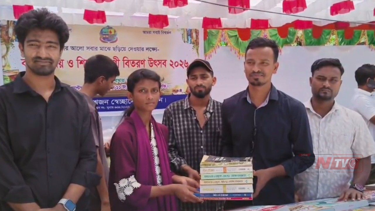সুনামগঞ্জে বিনামূল্যে শিক্ষার্থীদের মাঝে বই বিতরণ