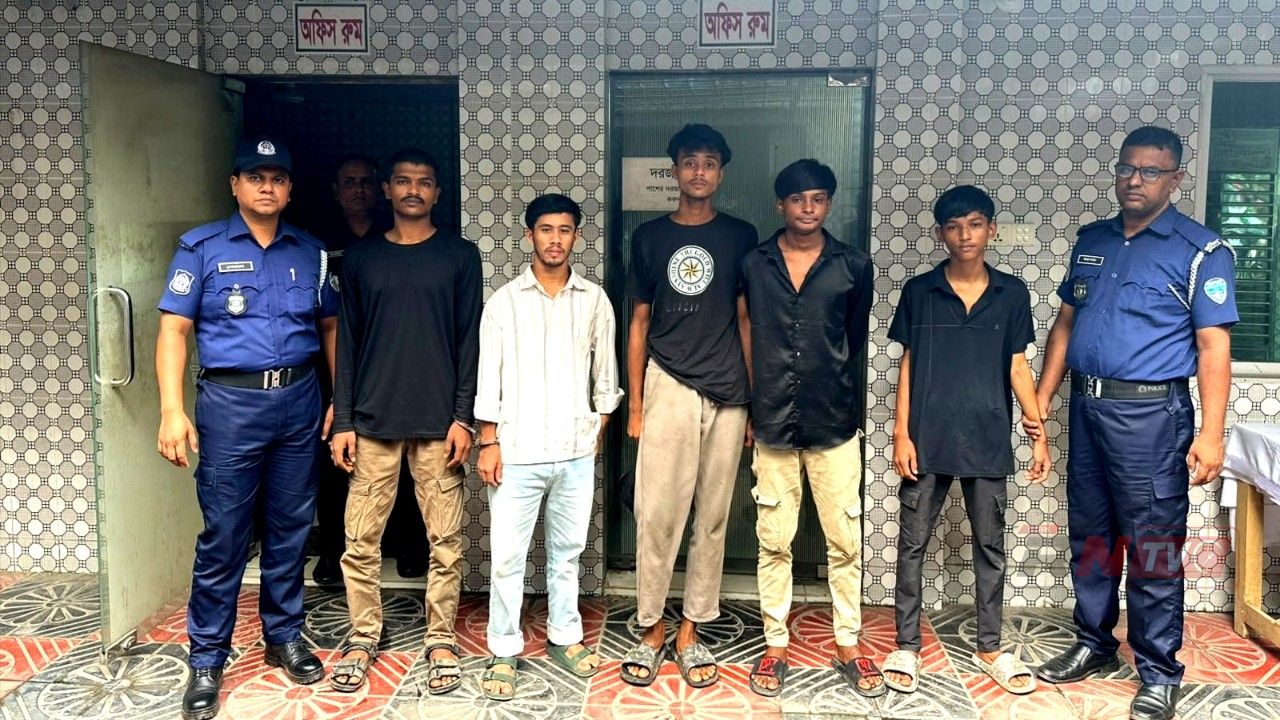 কুমিল্লায় ৩ থানায় ৩ কিশোর গ্যাংয়ের ৫ মূলহোতা গ্রেপ্তার