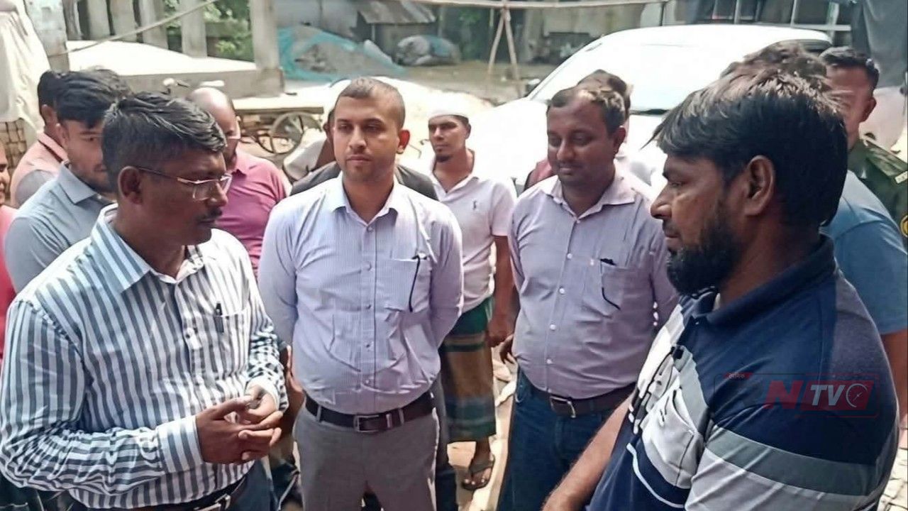 সার নিয়ে অনিয়ম বরদাশত নয়: কালকিনিতে অতিরিক্ত সার মজুদ করায় ভ্রাম্যমাণ আদালতের জরিমানা